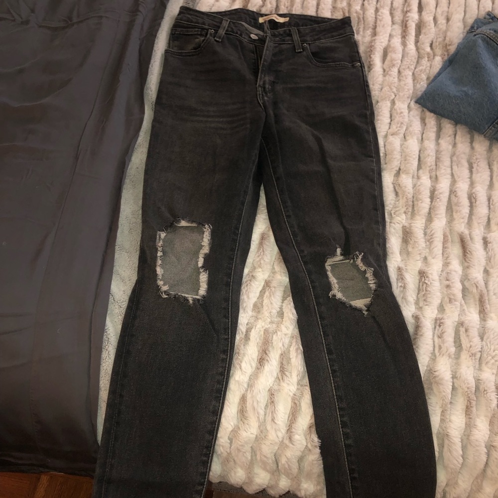 721 Levi’s black distressed jeans